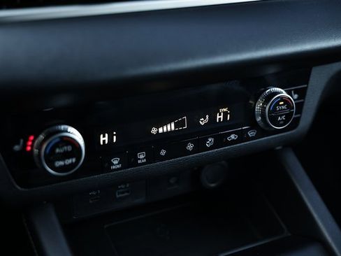 Used 2024 Mitsubishi Outlander SE image 36