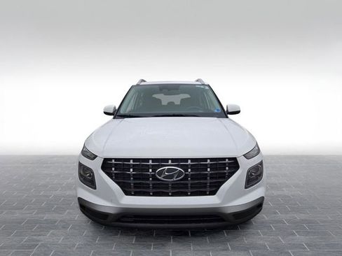 Used 2025 Hyundai Venue SEL FWD image 2