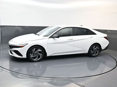 Certified 2025 Hyundai Elantra Sport image 6