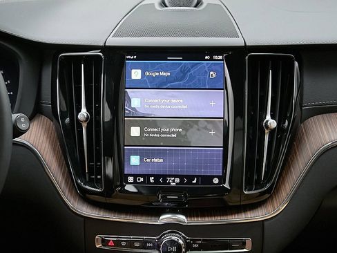 Certified 2023 Volvo XC60 B5 Ultimate w/ Climate Package image 32