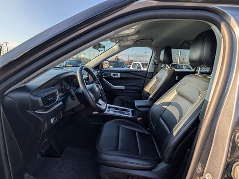 Certified 2022 Ford Explorer XLT w/ Equipment Group 202A image 16