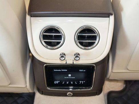 Used 2022 Bentley Bentayga AWD/4WD image 62