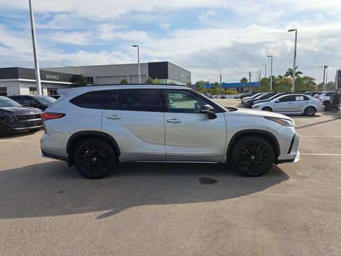 Used 2023 Toyota Highlander XSE image 4