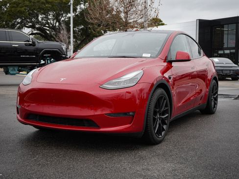 Used 2023 Tesla Model Y Performance image 5
