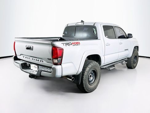 Used 2018 Toyota Tacoma TRD Sport w/ Technology Package AWD/4WD image 9