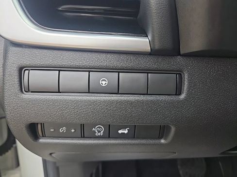 Used 2023 Nissan Rogue SL AWD/4WD image 13
