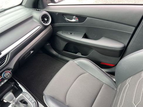 Used 2023 Kia Forte GT-Line w/ GT-Line Premium Package image 27