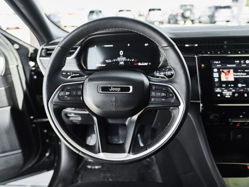 Used 2024 Jeep Grand Cherokee Altitude RWD image 18
