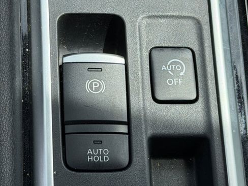 Certified 2025 Nissan Pathfinder SV image 13