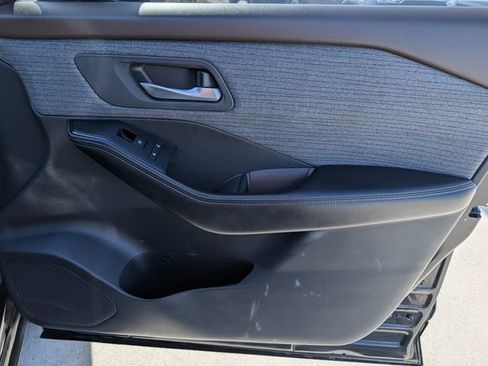 Used 2023 Nissan Rogue SV FWD image 29