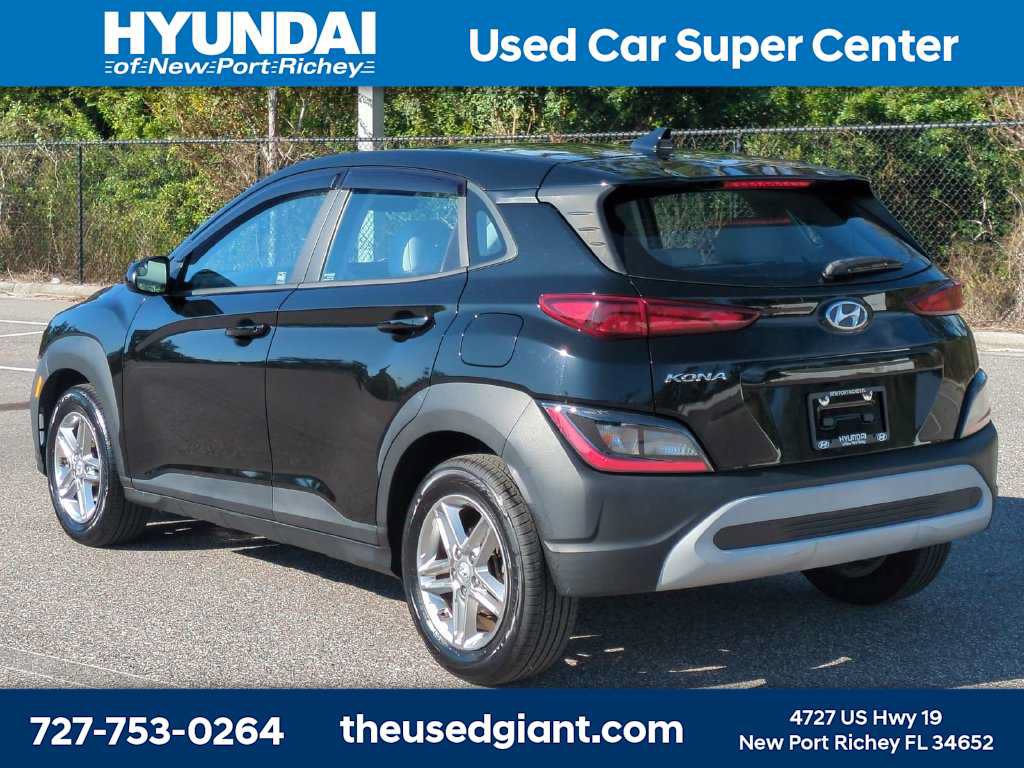 Certified 2022 Hyundai Kona SE FWD image 3