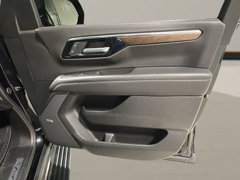 Used 2025 Chevrolet Tahoe High Country AWD/4WD image 37