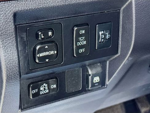 Used 2016 Toyota Tundra Limited AWD/4WD image 11