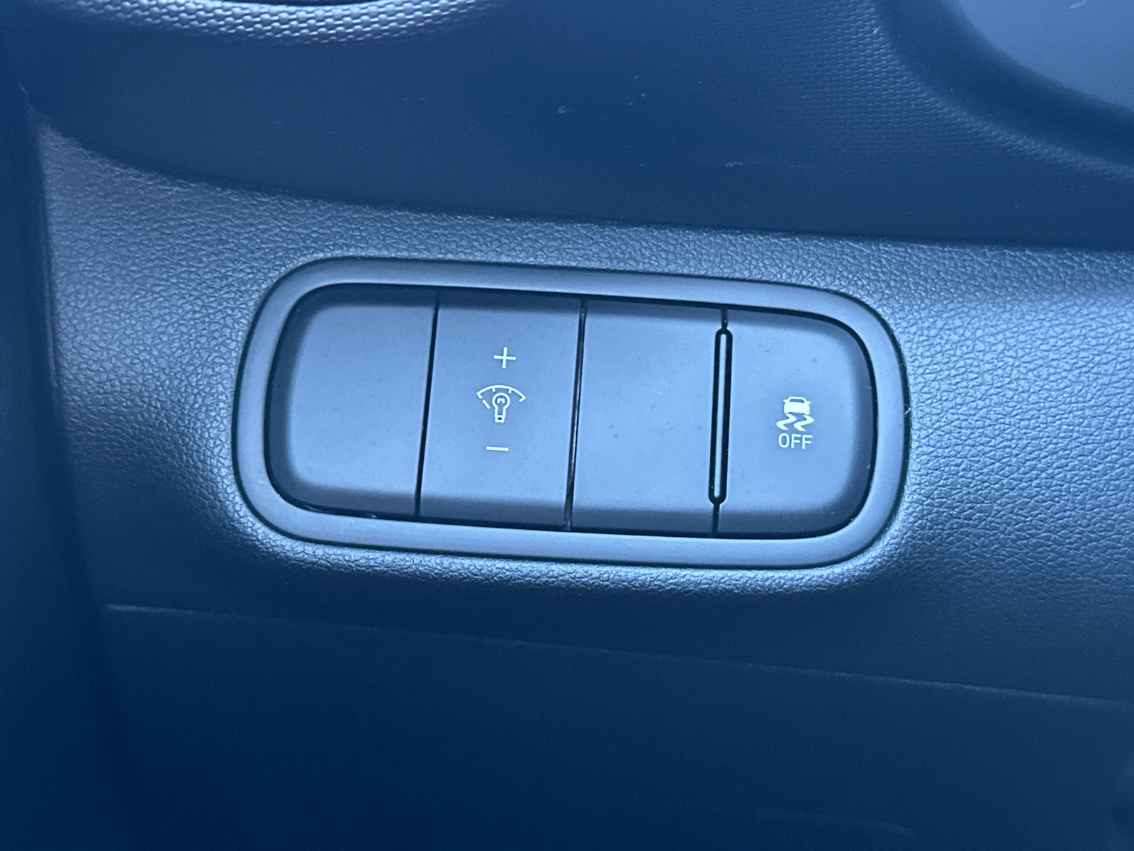 Used 2025 Hyundai Venue SE FWD image 30