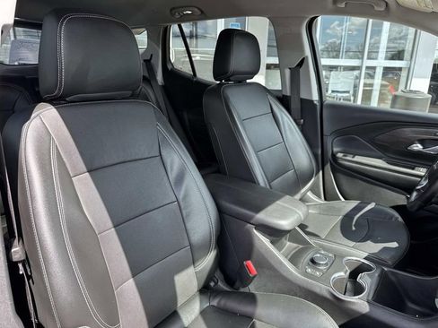 Used 2023 GMC Terrain SLT image 11