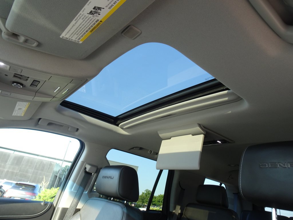 Used 2018 GMC Yukon Denali AWD/4WD image 12