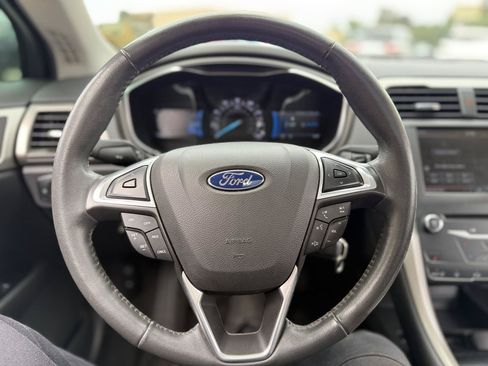 Used 2015 Ford Fusion SE w/ Equipment Group 202A FWD image 16