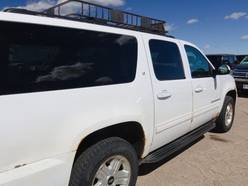 Used 2009 Chevrolet Suburban LT w/ Luxury Package AWD/4WD image 9