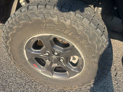 Used 2021 Jeep Gladiator Rubicon AWD/4WD image 4
