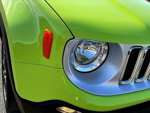 Used 2017 Jeep Renegade Limited image 29