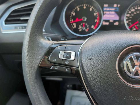 Used 2020 Volkswagen Tiguan S image 23