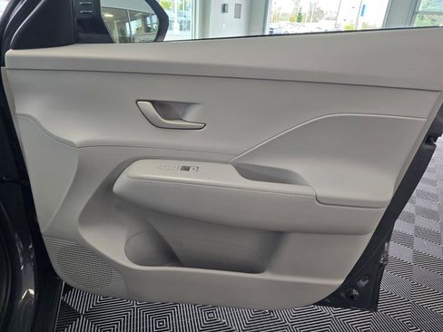 Used 2025 Hyundai Kona SEL AWD/4WD image 40