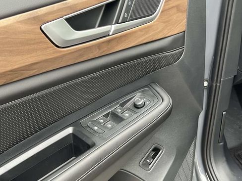 New 2026 Volkswagen Atlas SE FWD image 10