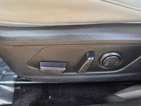 Used 2024 Hyundai Elantra Limited FWD image 11