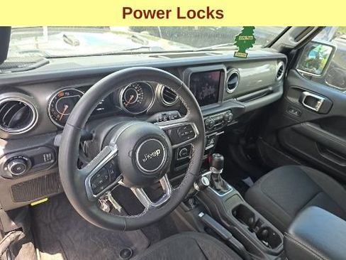 Used 2023 Jeep Wrangler Unlimited Sahara AWD/4WD image 11