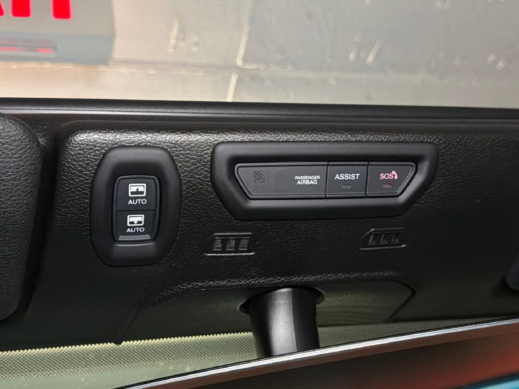 Used 2023 Jeep Wrangler Unlimited Sahara w/ Cold Weather Group AWD/4WD image 32