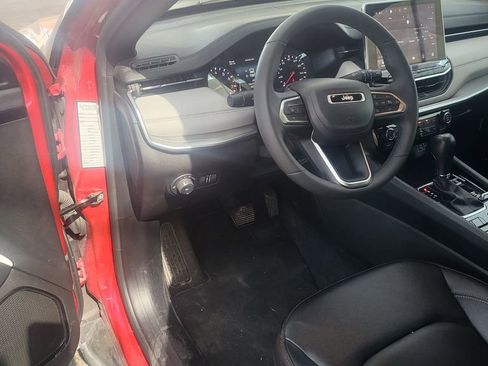 Used 2025 Jeep Compass Limited image 3