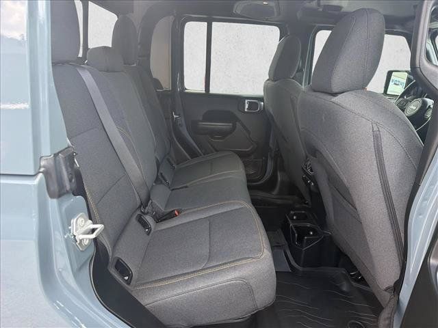 Used 2024 Jeep Gladiator Sport AWD/4WD image 19