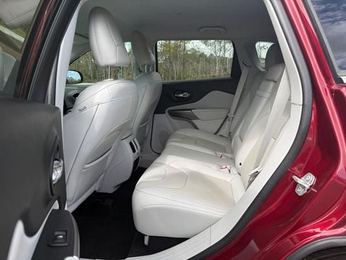 Used 2019 Jeep Cherokee Limited FWD image 7