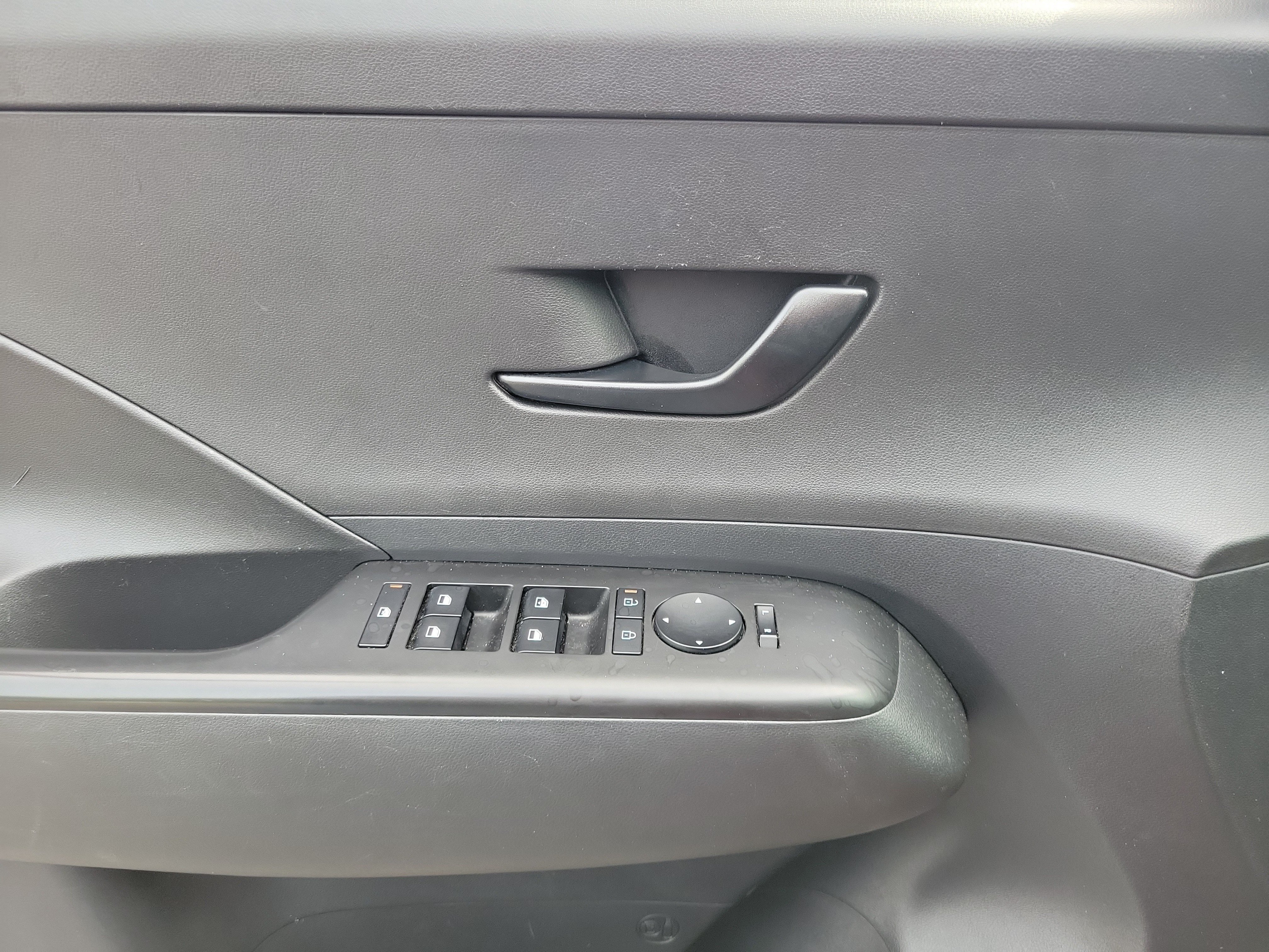 Used 2025 Hyundai Kona SEL AWD/4WD image 17