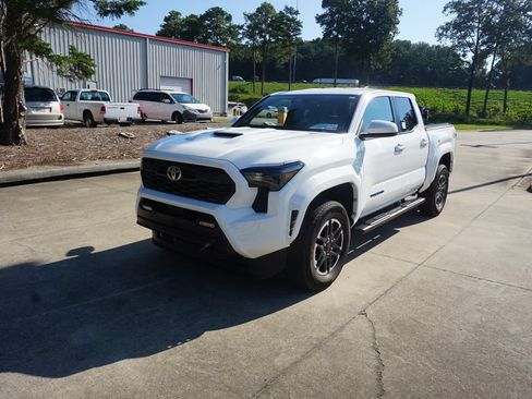Used 2025 Toyota Tacoma TRD Sport AWD/4WD image 23