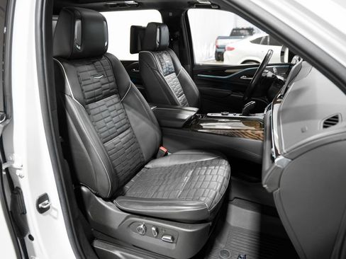 Used 2022 Cadillac Escalade ESV Sport Platinum w/ LPO, ONYX Package AWD/4WD image 25
