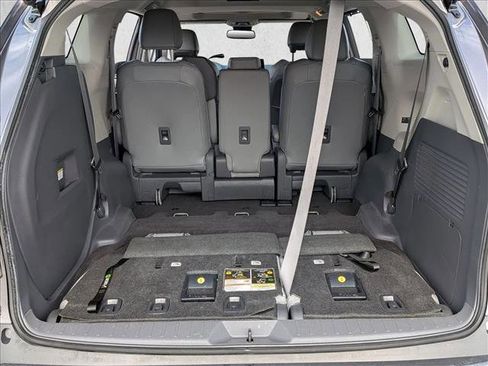 Used 2021 Toyota Sienna XLE image 6