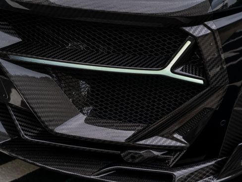 Used 2022 Lamborghini Urus AWD/4WD image 33