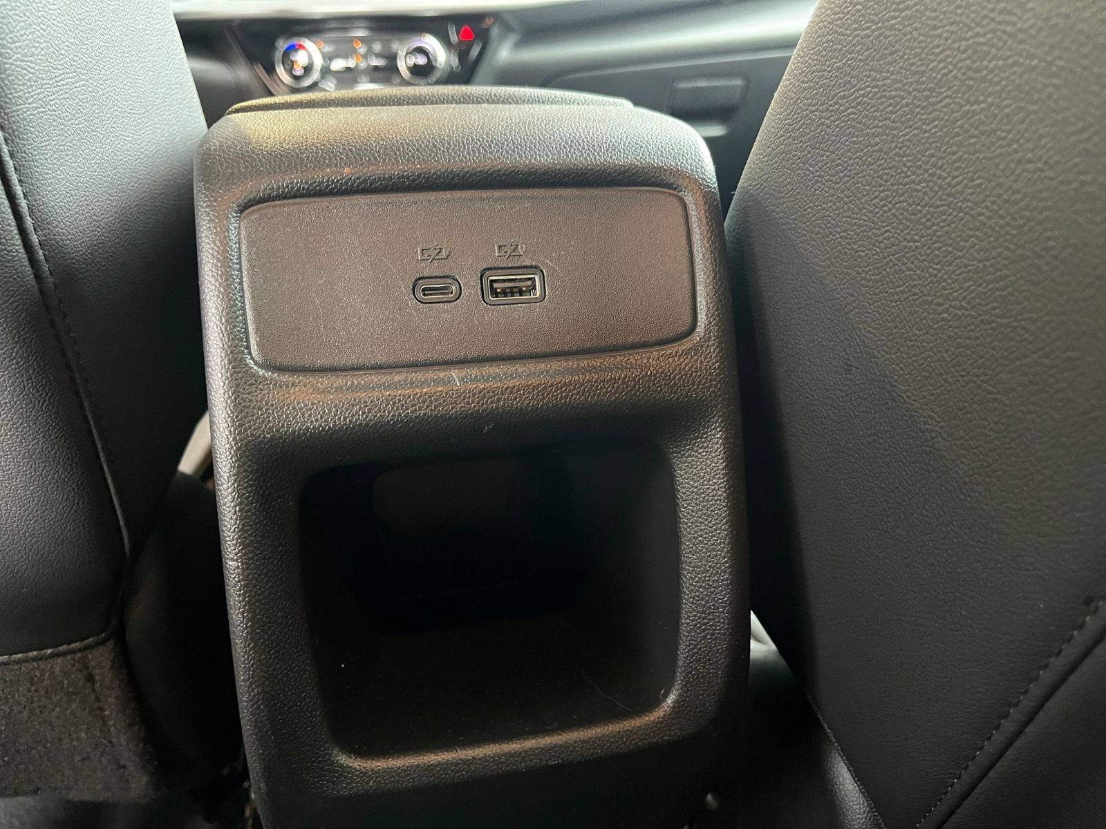 Used 2025 Chevrolet Trax LT w/ LT Convenience Package FWD image 22