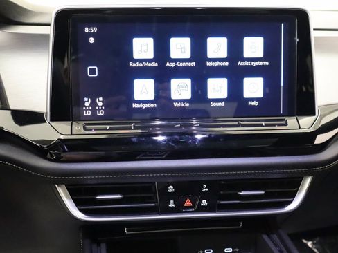 Certified 2024 Volkswagen Atlas Cross Sport SE FWD image 11