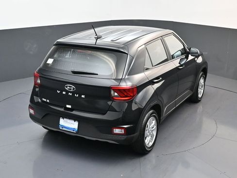 Used 2026 Hyundai Venue SE FWD image 16