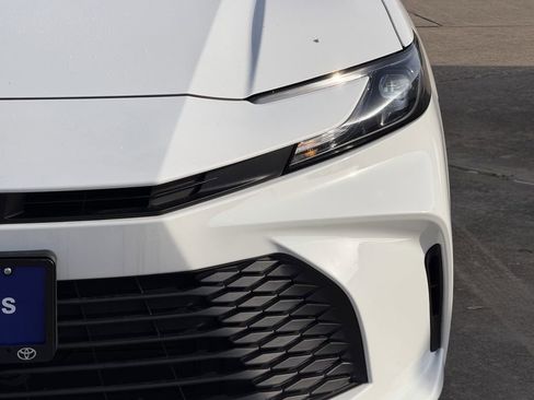 Used 2025 Toyota Camry LE FWD image 4