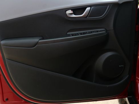 Used 2021 Hyundai Kona Limited w/ Winter Weather Package image 16