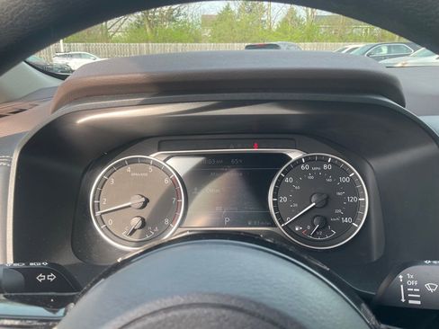 Used 2023 Nissan Rogue SV image 14