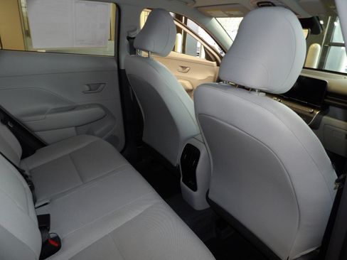 Used 2024 Hyundai Kona SEL image 16