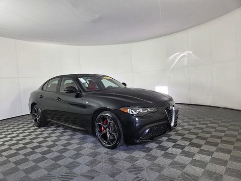 Used 2024 Alfa Romeo Giulia Ti w/ Performance Driving Package image 2
