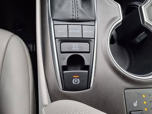 Certified 2022 Toyota Camry XLE image 13