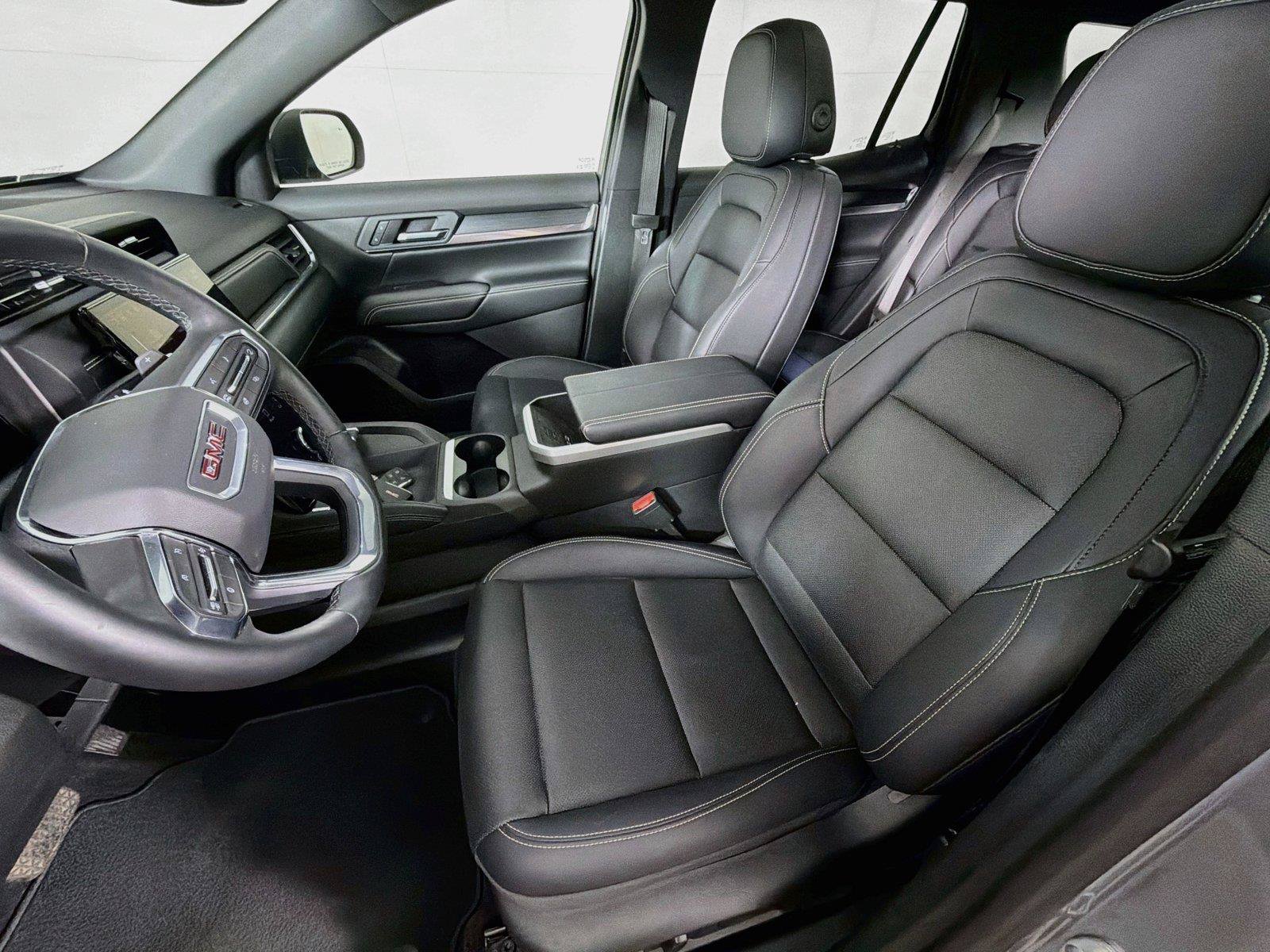Used 2025 GMC Terrain Elevation w/ Elevation Premium Package AWD/4WD image 2