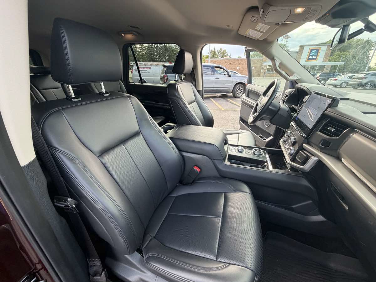 Used 2023 Ford Expedition XLT AWD/4WD image 16