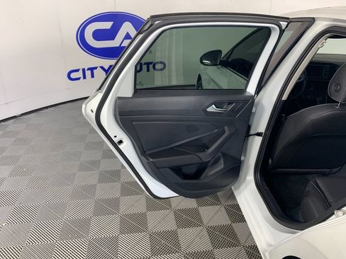 Used 2023 Volkswagen Jetta SE w/ Panoramic Sunroof Package FWD image 29
